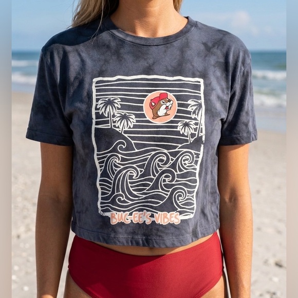 BUC-EE'S Tops - Buc-ee's Vibes Cropped Length Graphic T-shirt Dark Gray Size Medium